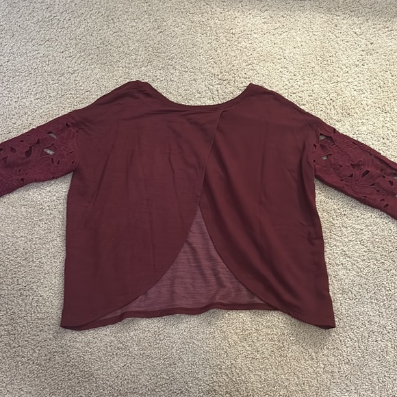 American Eagle Outfitters Burgundy Top with Cutout Detail on the Sleeves - Picture 3 of 3